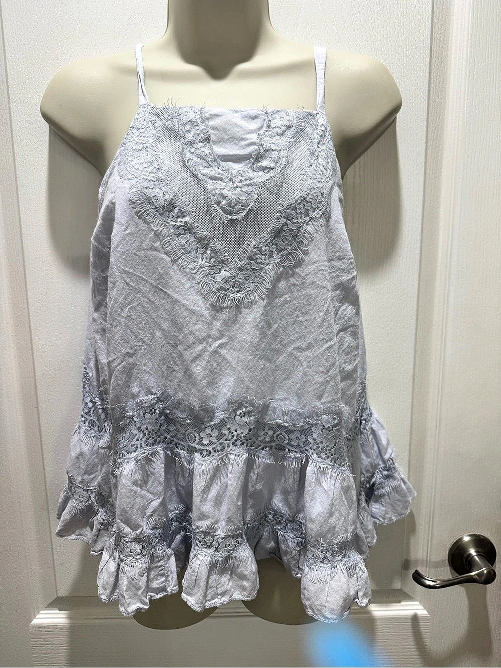 Flareat Lace Ruffle Camisole in White Size 6 ladies in great condition